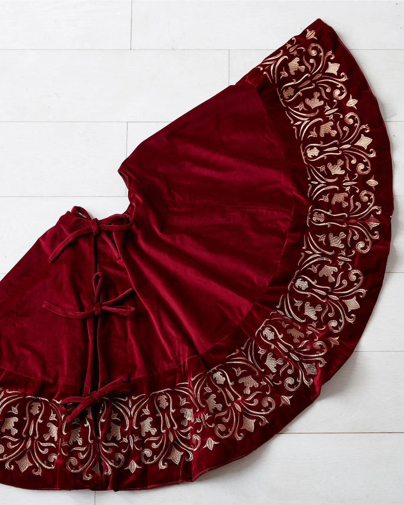 Holiday Velvet Tree Skirt – Premium Embroidered Finish